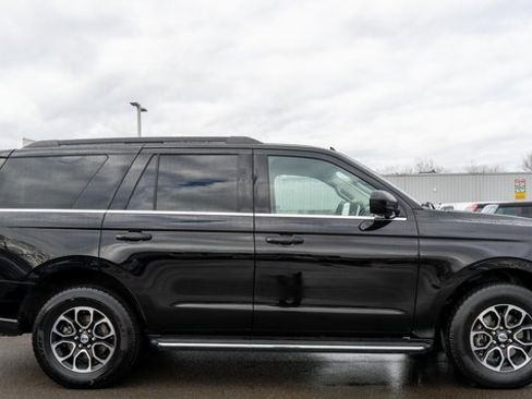 Used 2022 Ford Expedition XLT w/ Equipment Group 202A image 5