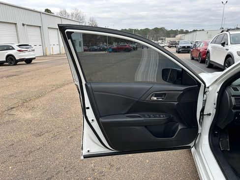 Used 2017 Honda Accord Sport Special Edition image 6