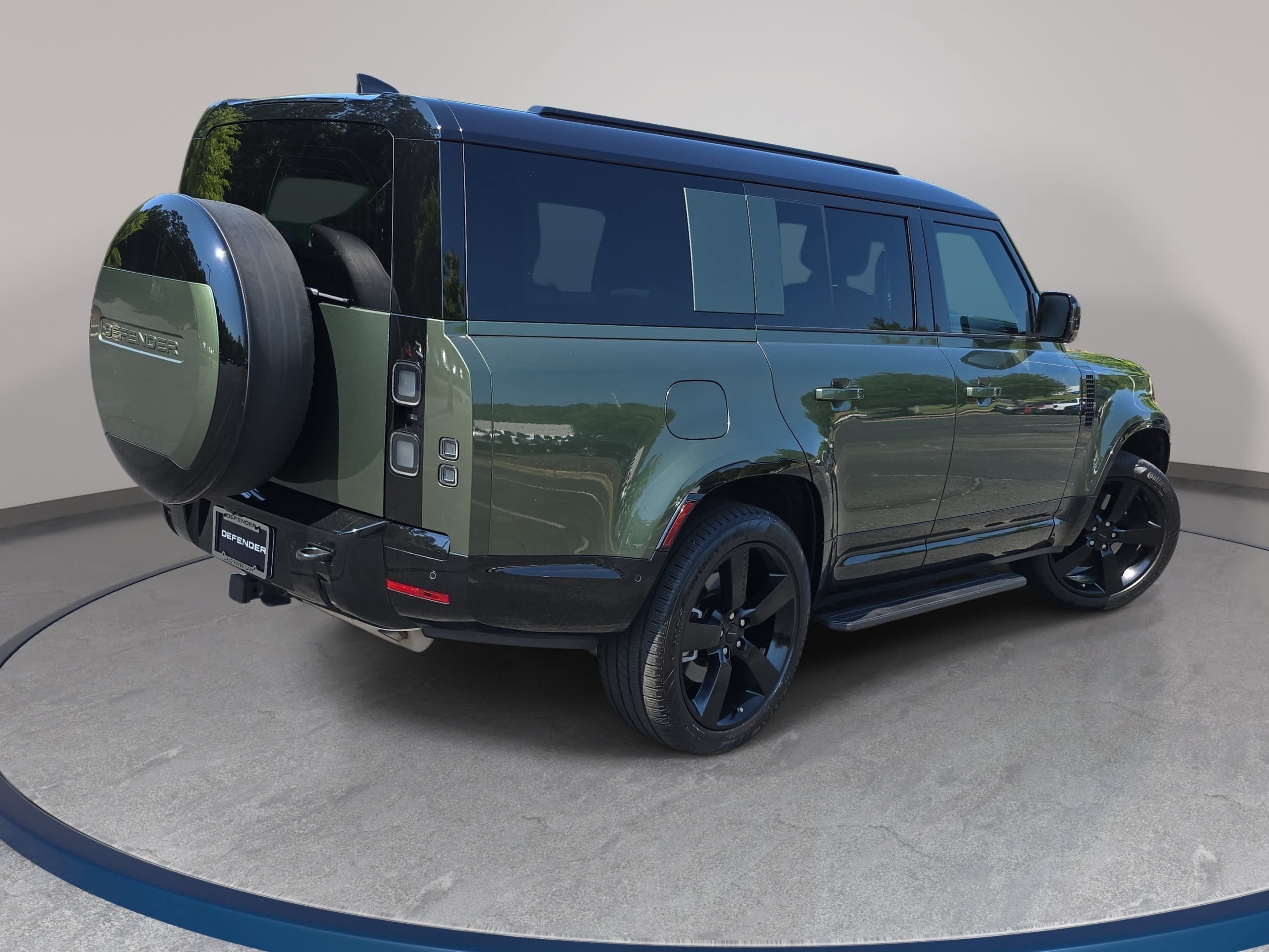 Certified 2026 Land Rover Defender 130 X-Dynamic SE AWD/4WD image 5