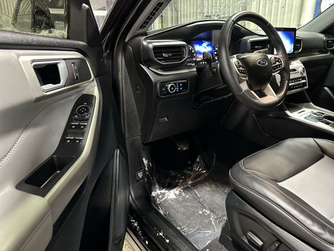 Certified 2023 Ford Explorer XLT w/ Equipment Group 202A image 14