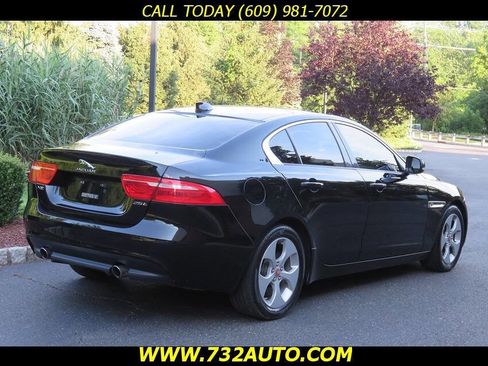 Used 2017 Jaguar XE image 12
