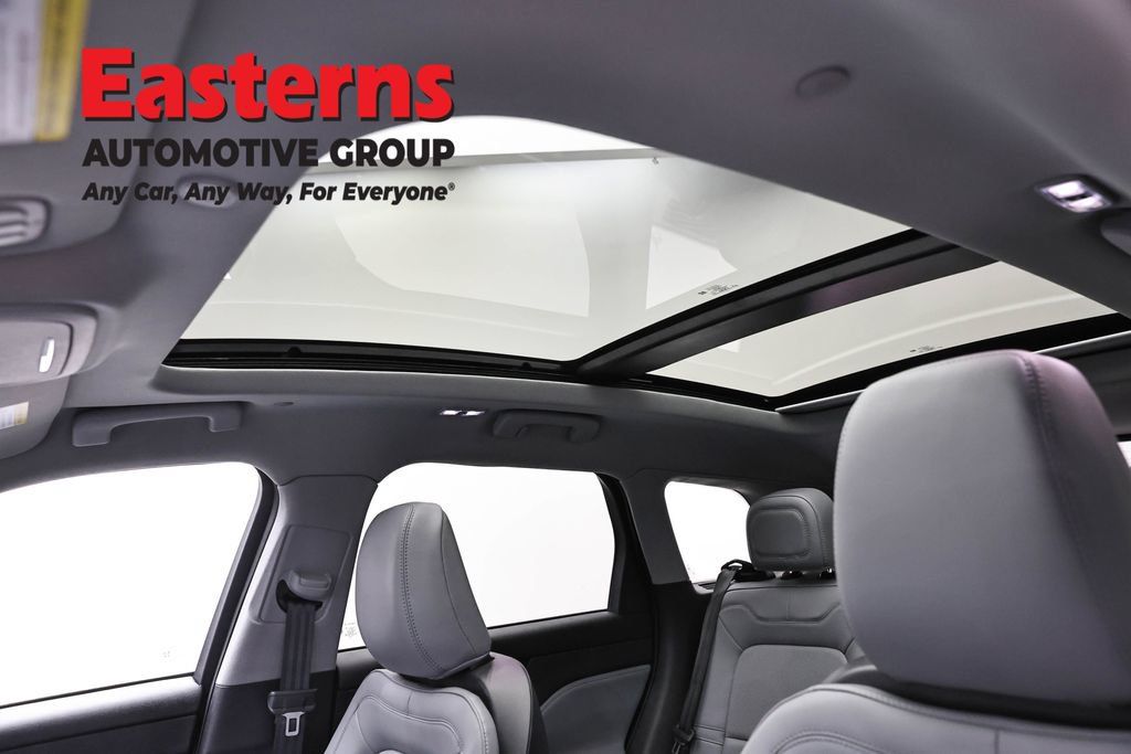 Used 2022 Lincoln Corsair AWD w/ Premium Package image 37
