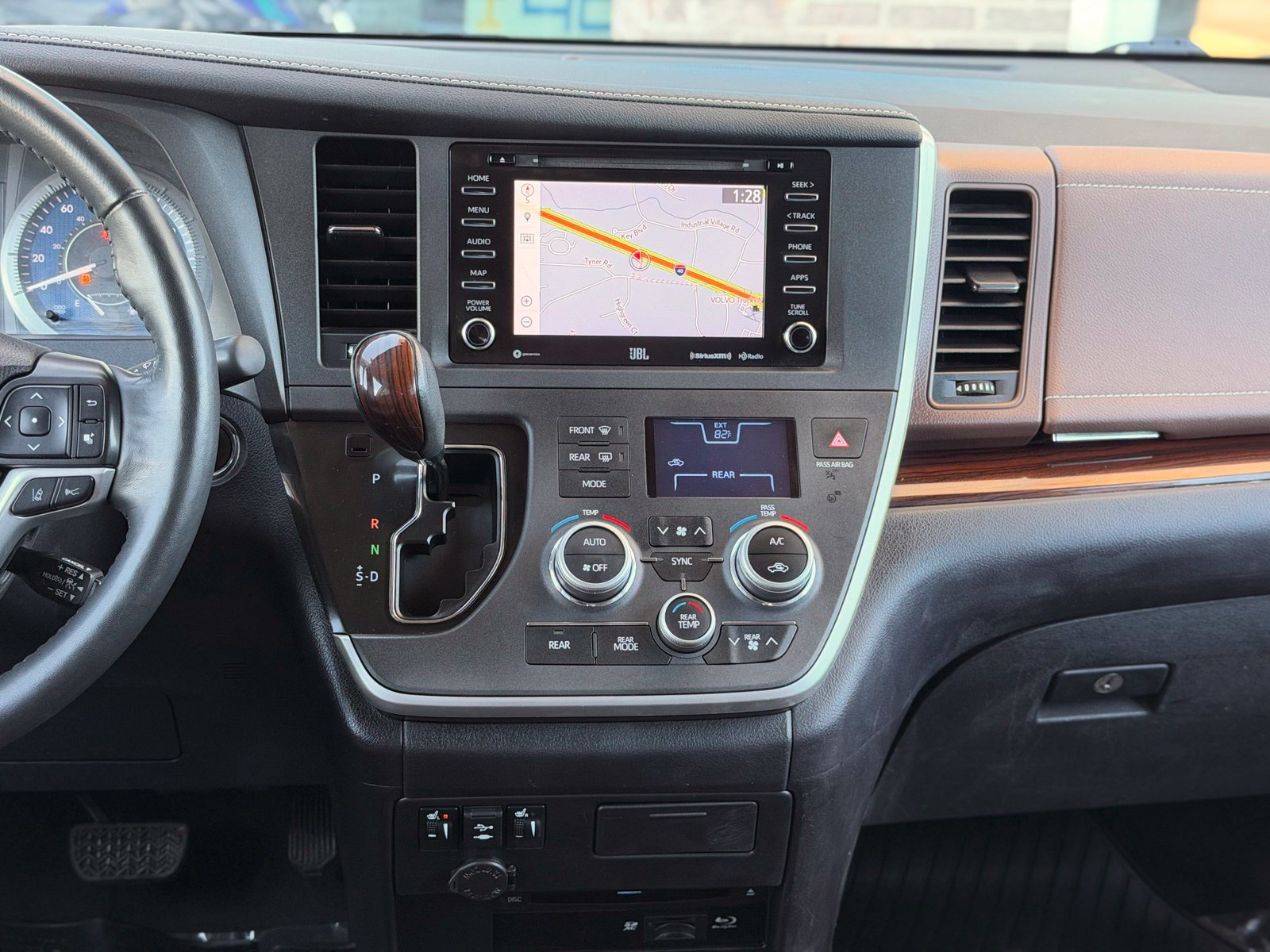 Used 2020 Toyota Sienna XLE Premium AWD/4WD image 33