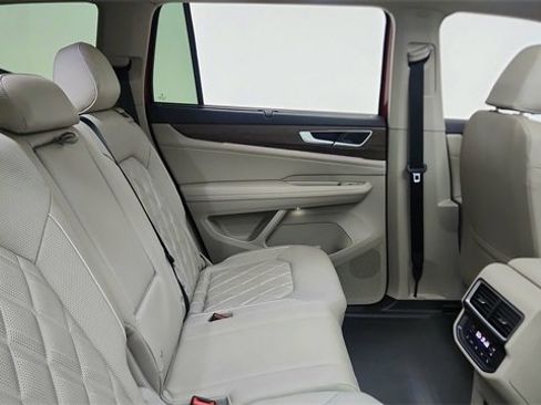 Used 2025 Volkswagen Atlas SEL Premium R-Line image 25