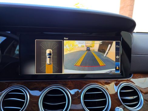 Used 2018 Mercedes-Benz E 400 4MATIC Wagon image 18