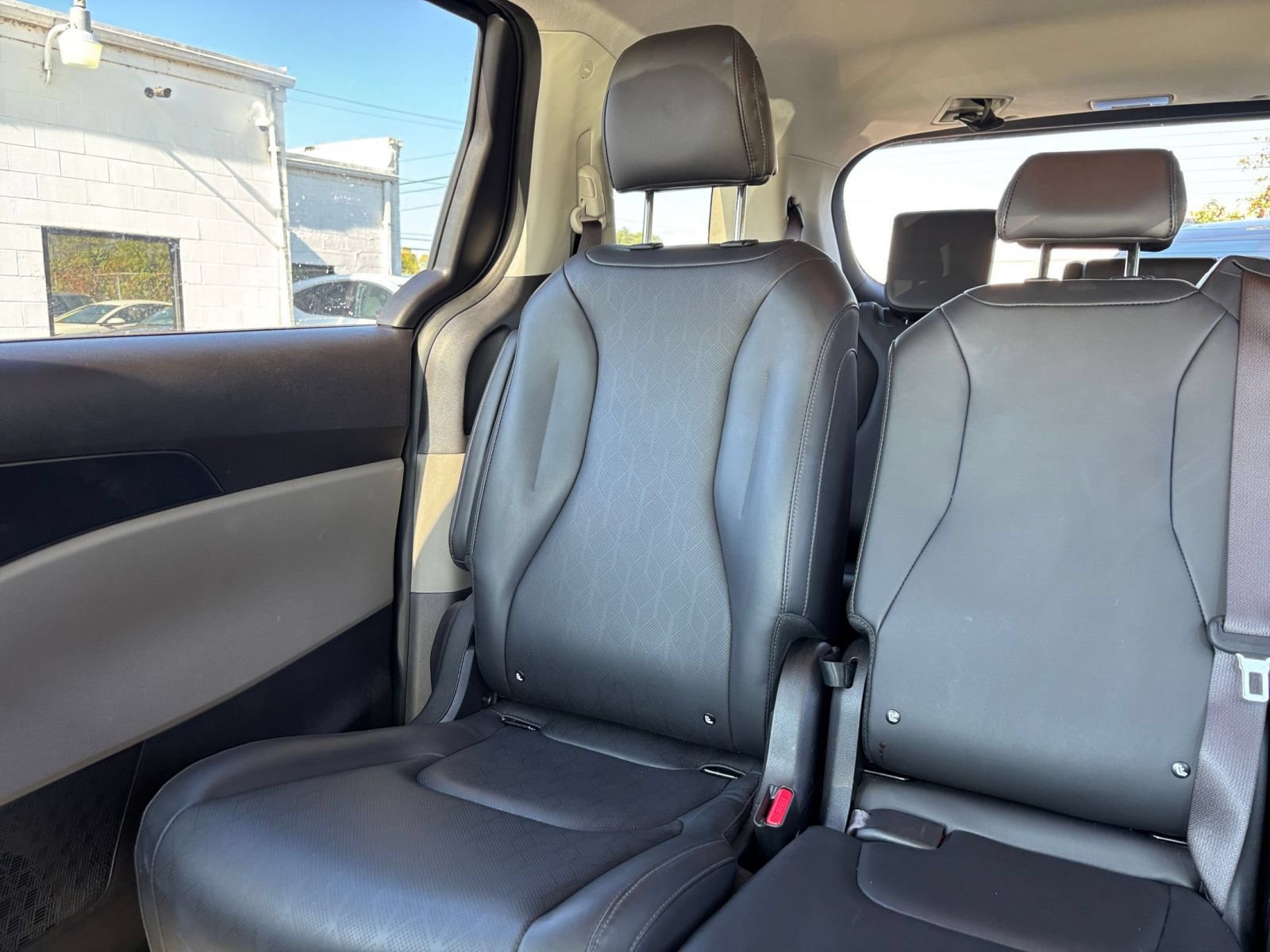 Used 2026 Kia Carnival FWD image 41