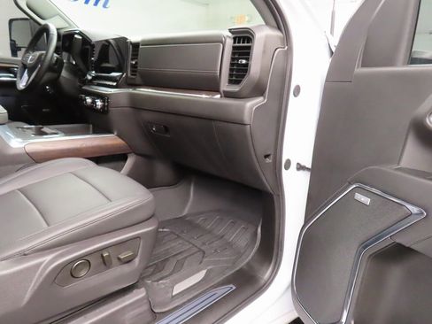 Used 2024 GMC Sierra 2500 SLT w/ SLT Premium Package image 34