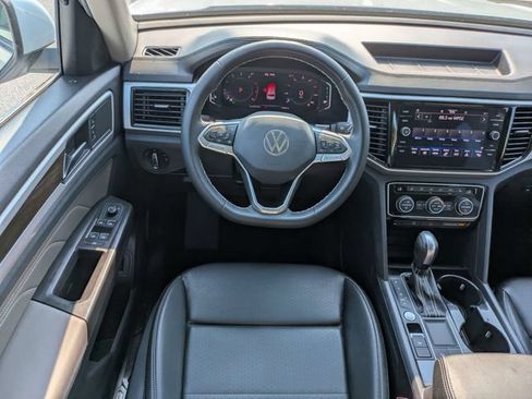 Used 2023 Volkswagen Atlas SE w/ Panoramic Sunroof Package FWD image 18