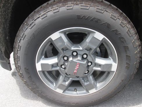 New 2025 GMC Sierra 2500 SLT w/ SLT Premium Package image 31