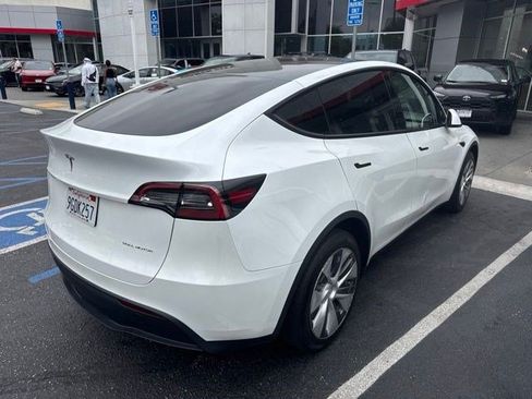Used 2023 Tesla Model Y Long Range AWD/4WD image 3