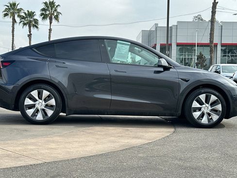 Used 2024 Tesla Model Y Long Range image 3