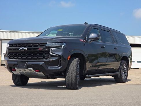 Used 2023 Chevrolet Suburban Z71 w/ Luxury Package AWD/4WD image 22