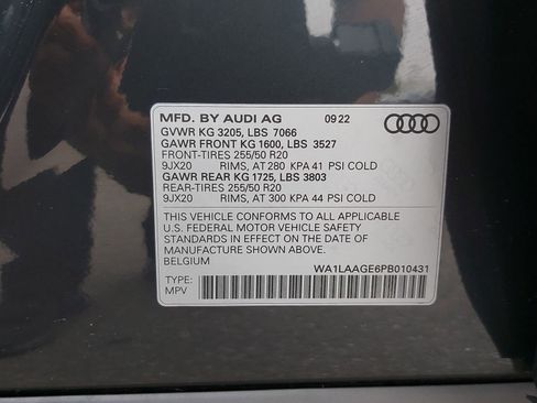 Certified 2023 Audi e-tron Premium Plus w/ Premium Plus Package AWD/4WD image 41
