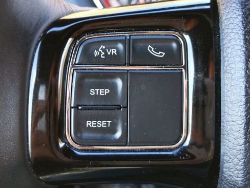 Used 2018 Dodge Grand Caravan SXT FWD image 21