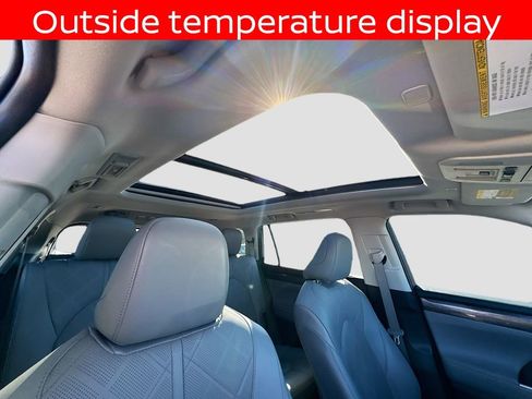Used 2024 Toyota Highlander Platinum image 26