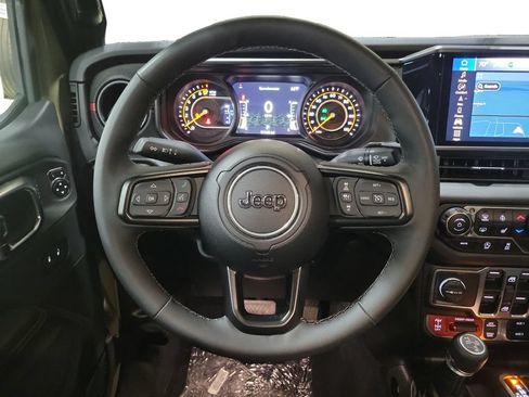 Used 2025 Jeep Gladiator Rubicon AWD/4WD image 23