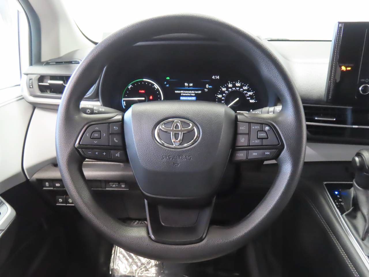 Used 2025 Toyota Sienna LE FWD image 11