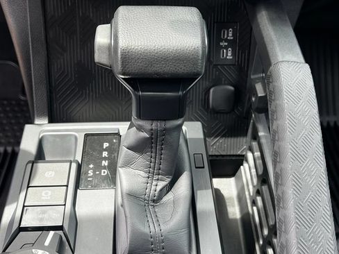 Used 2025 Toyota Tacoma SR5 AWD/4WD image 20
