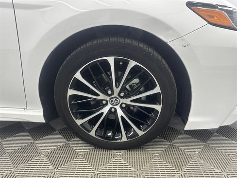 Used 2019 Toyota Camry SE image 13