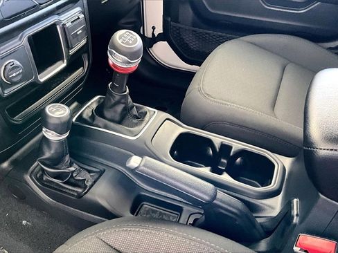 Used 2022 Jeep Wrangler Sport image 18