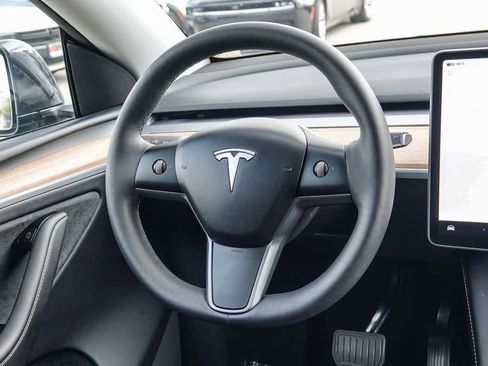 Used 2024 Tesla Model Y Long Range AWD/4WD image 13