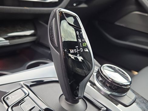 Used 2023 BMW M550i xDrive w/ Dynamic Handling Package image 15