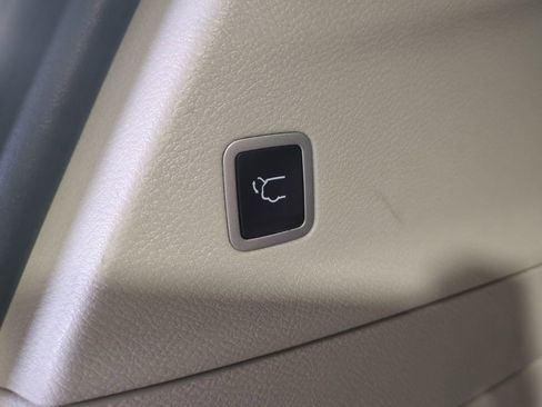 Used 2024 Chrysler Pacifica Limited image 15