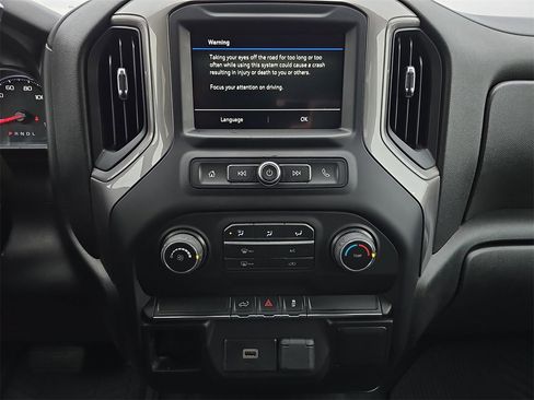 Used 2020 Chevrolet Silverado 1500 Custom w/ Custom Value Package image 17