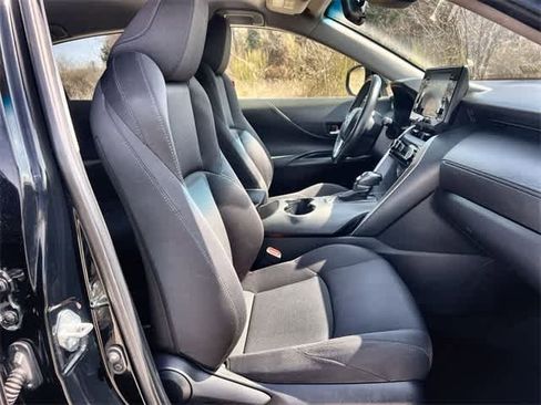 Used 2021 Toyota Venza LE w/ Carpet Mat Package (TMS) image 12