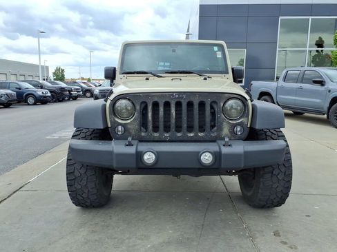 Used 2018 Jeep Wrangler Unlimited Sport w/ Connectivity Group AWD/4WD image 3