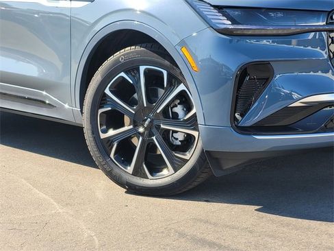 New 2026 Lincoln Nautilus Reserve image 2