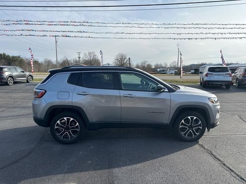 Used 2022 Jeep Compass Limited w/ Sun and Sound Group AWD/4WD image 6