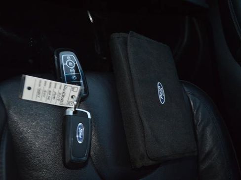 Used 2019 Ford Edge Titanium image 19