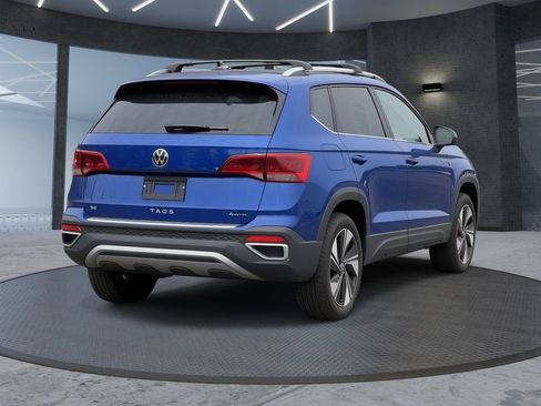 Used 2023 Volkswagen Taos SE w/ Panoramic Sunroof Package AWD/4WD image 4