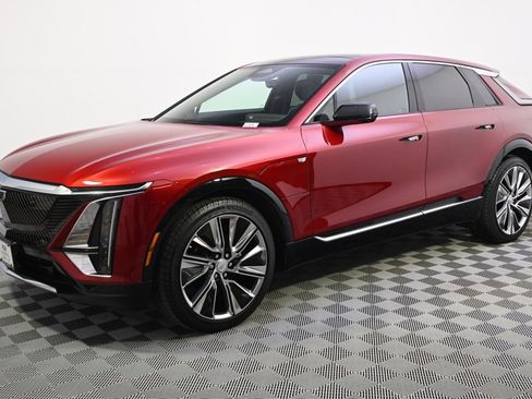 Certified 2024 Cadillac Lyriq Luxury w/ LPO, Floor Liner Package image 2