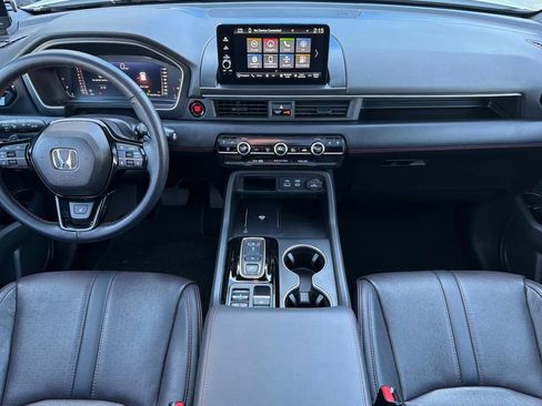 Used 2025 Honda Pilot Black Edition image 13