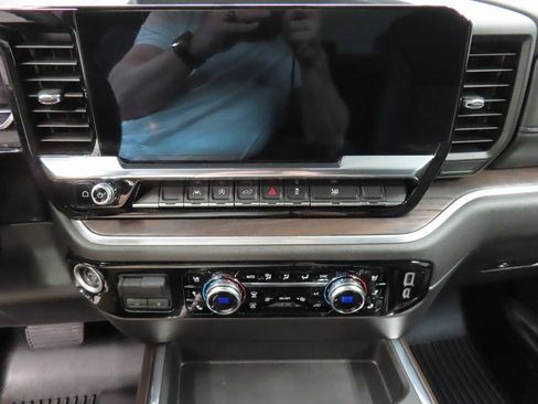 Used 2024 GMC Sierra 1500 SLT w/ SLT Convenience Package image 13