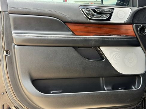 Used 2019 Lincoln Navigator Reserve AWD/4WD image 25