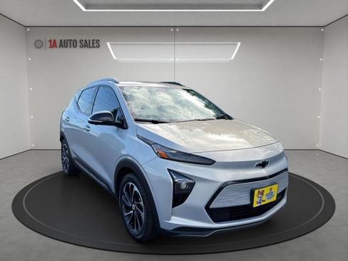 Used 2023 Chevrolet Bolt EUV Premier FWD image 7
