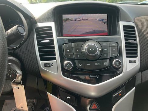 Used 2016 Chevrolet Cruze LT image 14