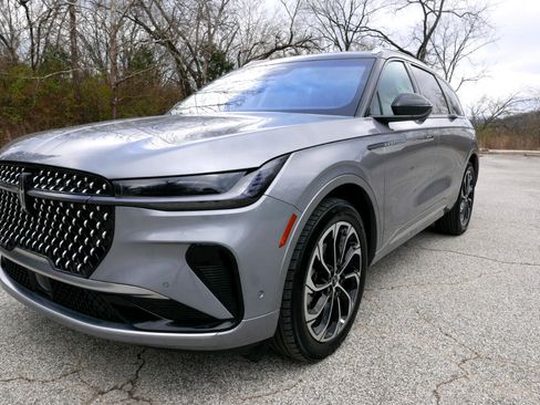 Used 2024 Lincoln Nautilus Reserve image 7