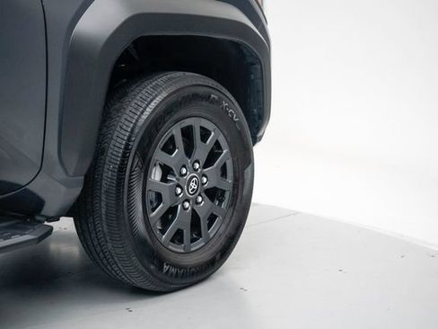 Used 2025 Toyota 4Runner SR5 AWD/4WD image 9
