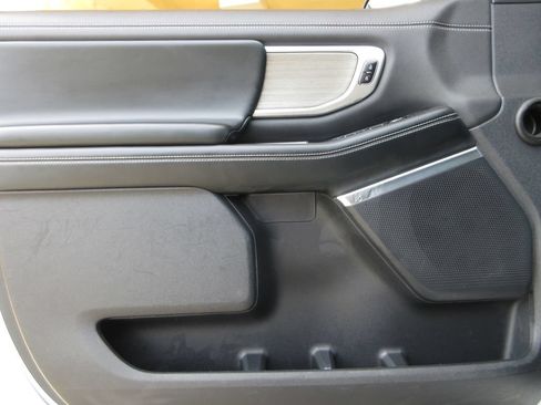 Used 2025 Ford Expedition Platinum w/ Driver's Package AWD/4WD image 10