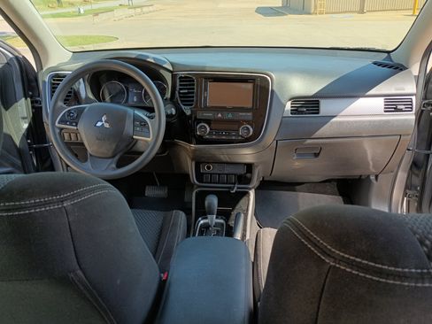 Used 2018 Mitsubishi Outlander ES image 17