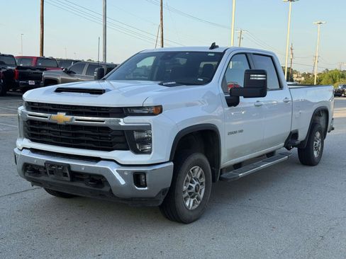 Used 2025 Chevrolet Silverado 2500 LT w/ Safety Package AWD/4WD image 4