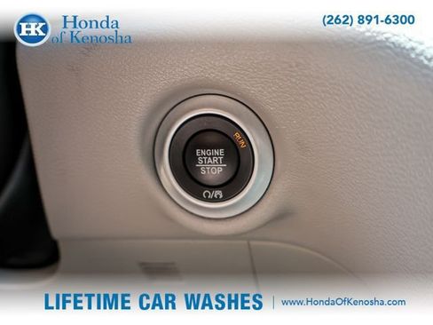 Used 2024 Chrysler Pacifica Touring-L FWD image 19