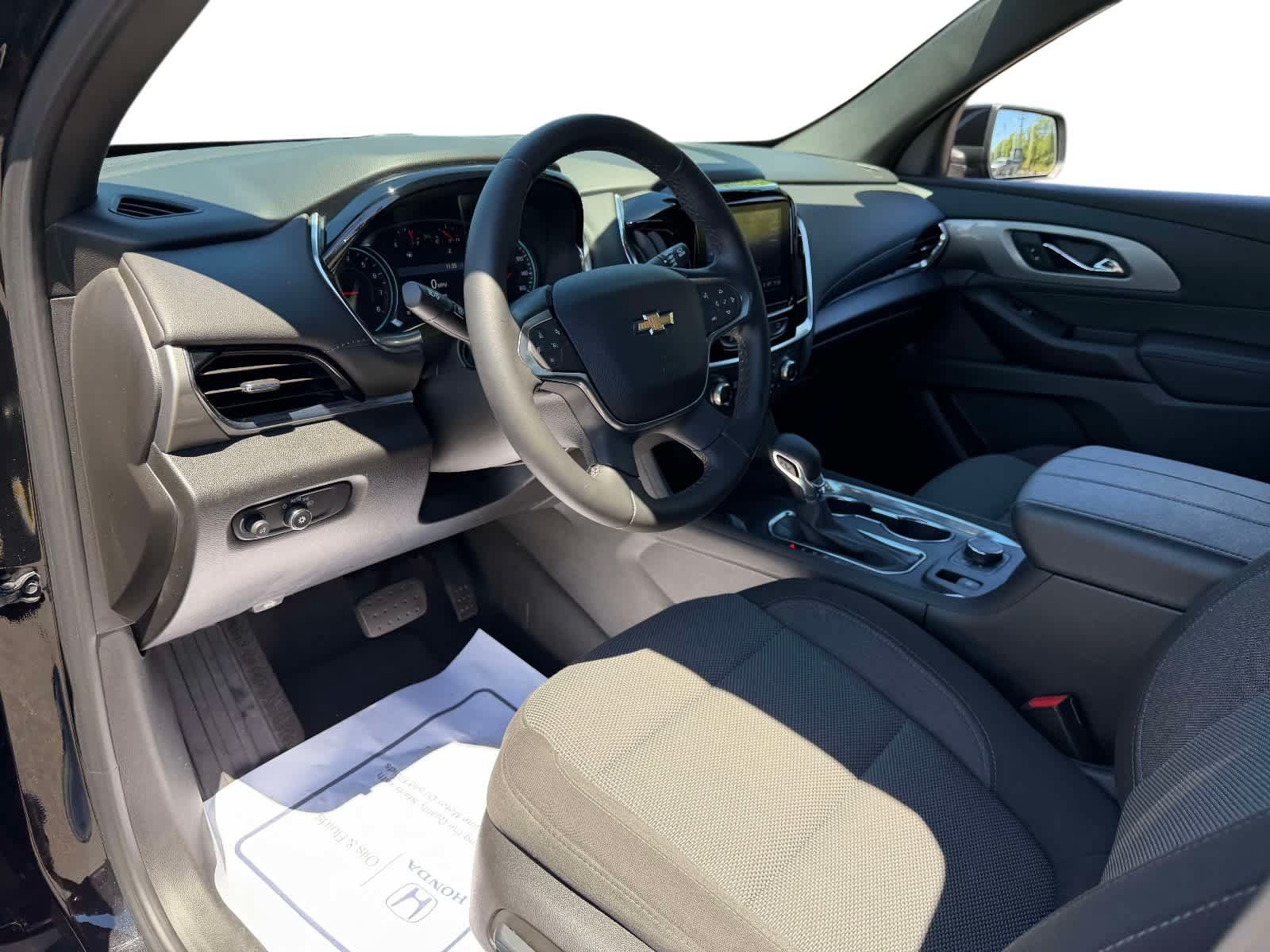 Used 2023 Chevrolet Traverse LT AWD/4WD image 12