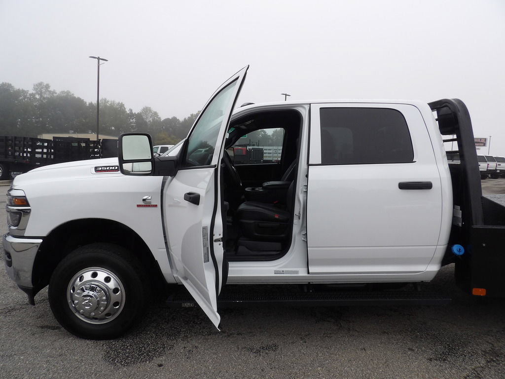 Used 2026 RAM 3500 Tradesman w/ Chrome Appearance Group AWD/4WD image 13
