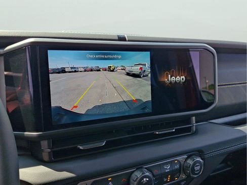 Used 2025 Jeep Gladiator Sport AWD/4WD image 18