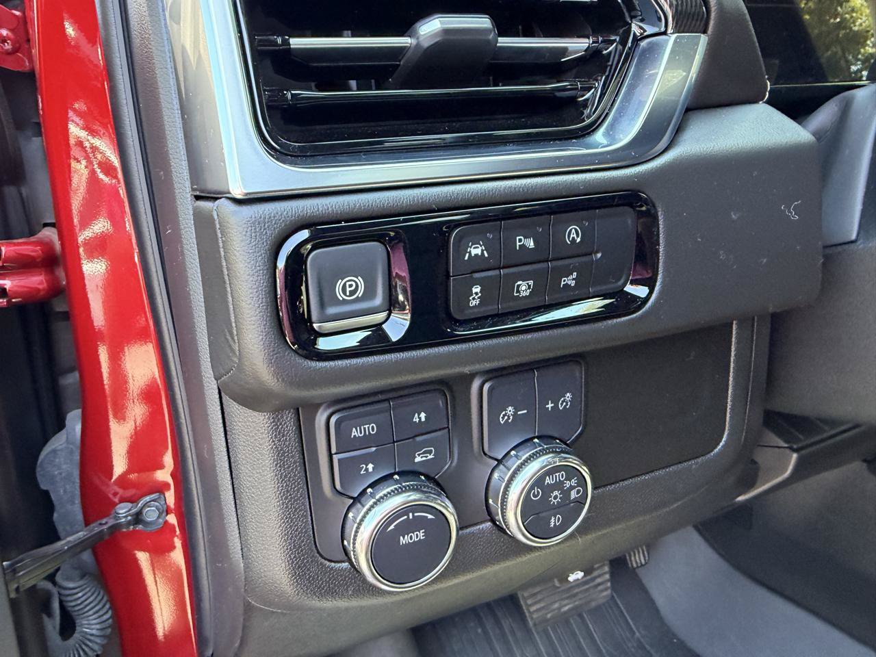 Used 2025 GMC Yukon XL Elevation w/ LPO, Elevation Black Package AWD/4WD image 10